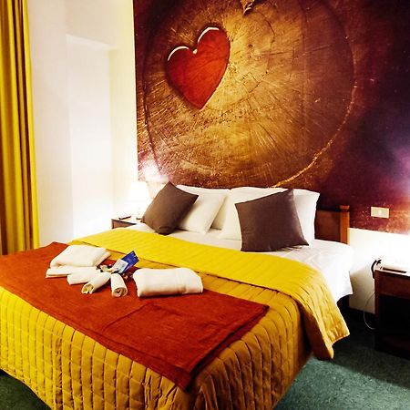 Hotel Palombella & Restaurant โฟรซีโนเน ภายนอก รูปภาพ