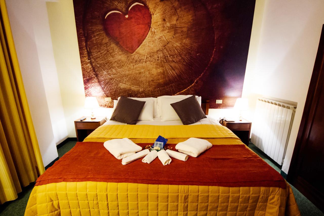 Hotel Palombella & Restaurant โฟรซีโนเน ภายนอก รูปภาพ